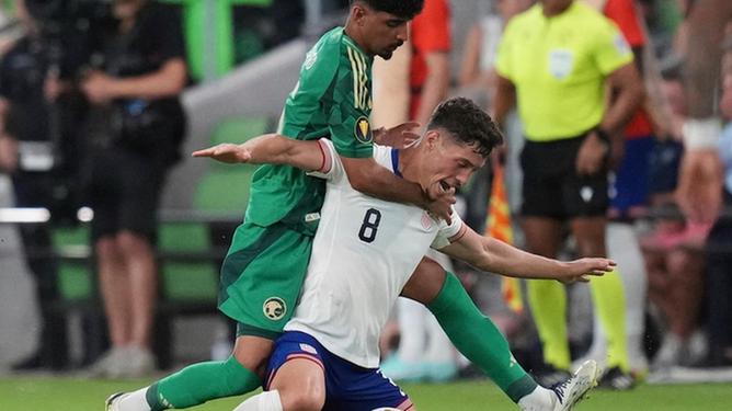 连胜终结！美国队足球赛事中意外逆转获胜