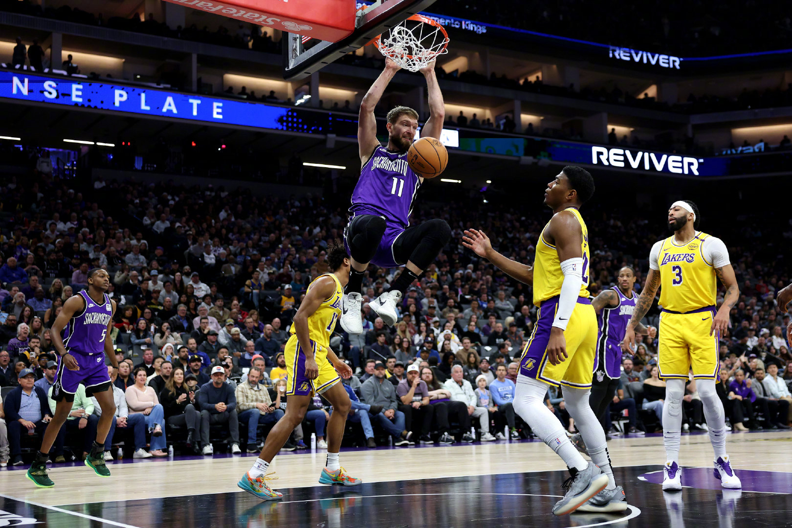 詹姆斯复出首战，浓眉哥状态火爆，公牛成为焦点！