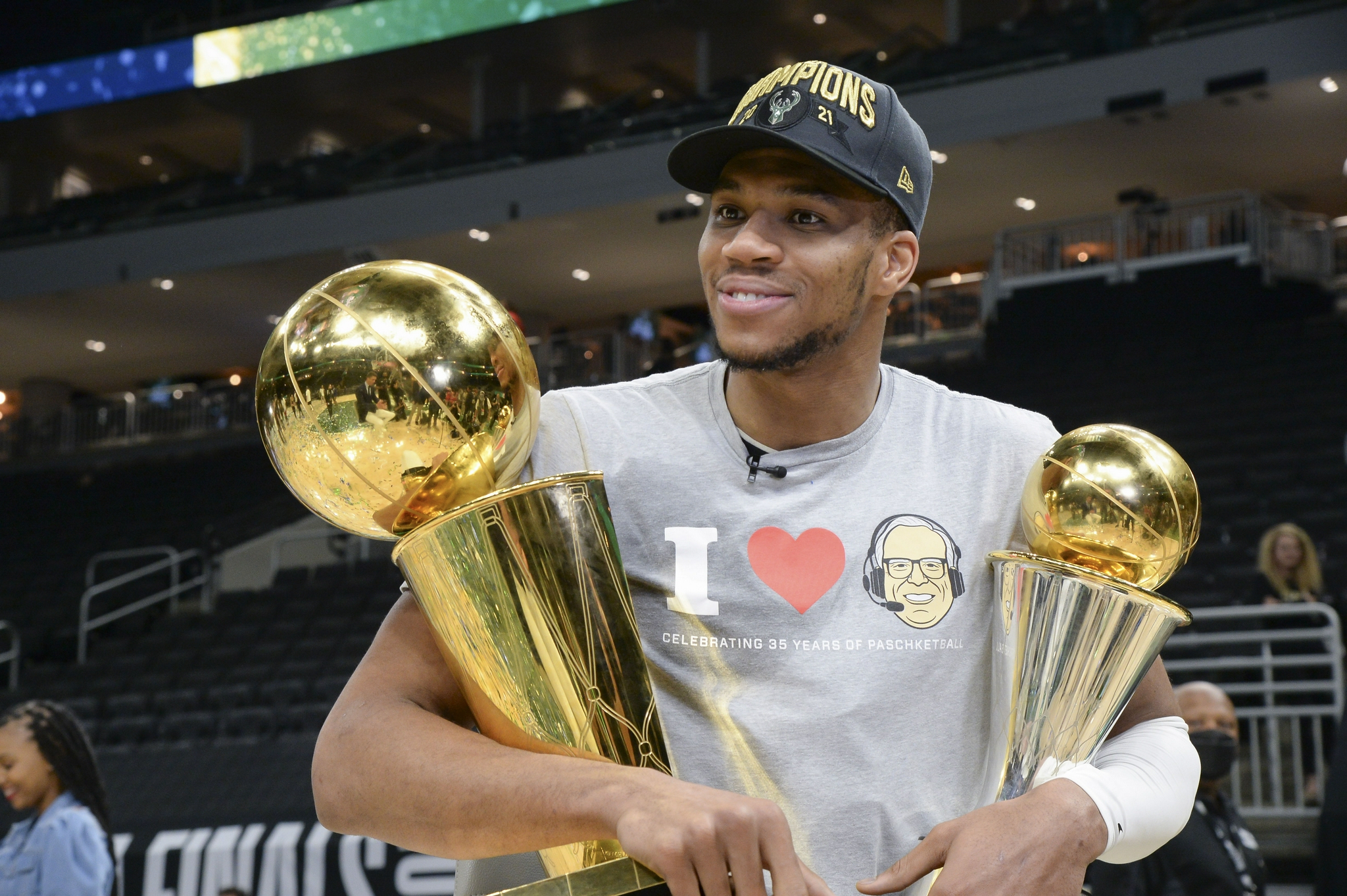 字母哥官方宣布夺冠新规，雄鹿引发争议！